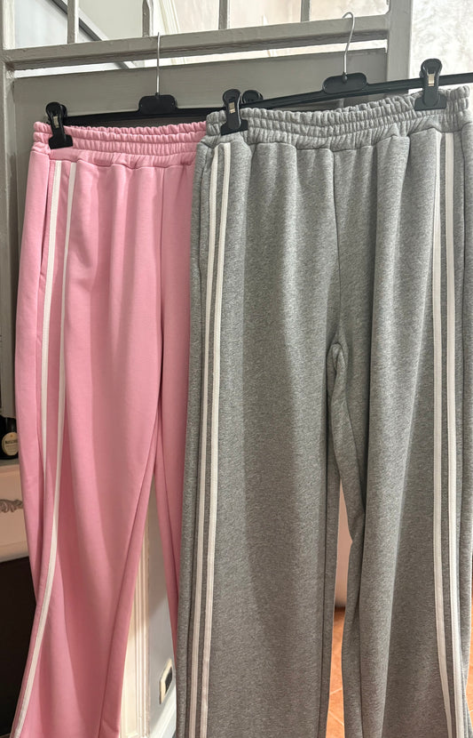 Pantalone modello Adidas