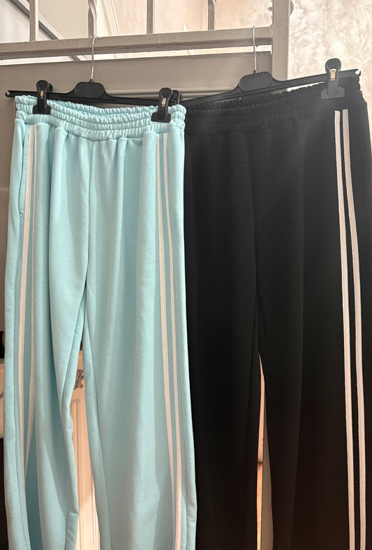 Pantalone modello Adidas