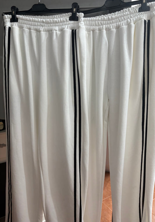 Pantalone modello Adidas